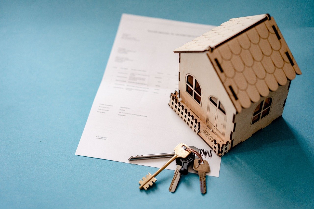 DIY Property Management vs. Hiring a Professional: Which Is Right for You?