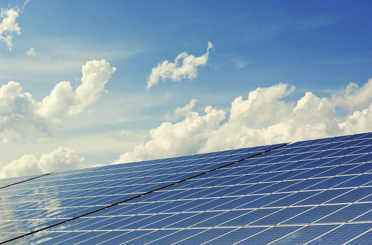 Sustainable Real Estate Investing: Green Properties and ESG Factors in 2025