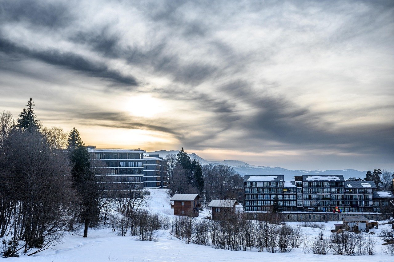 Short-Term Rentals vs. Long-Term: Which Wins in 2025's Market?
